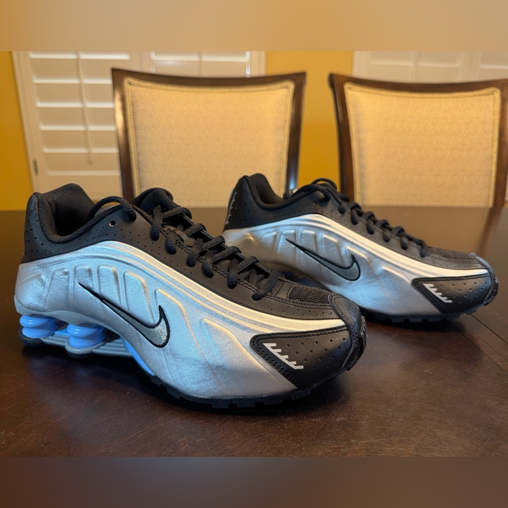 New Nike Shox R4 Silver Black Sneaker Shoes Size US 5.5Y / 7 W